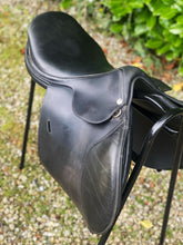 Load image into Gallery viewer, Tattersall 17” Black Leather Jump Saddle