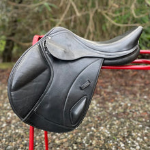 Load image into Gallery viewer, EcoRider Freedom 17.5” Black Adjustable Jump Saddle