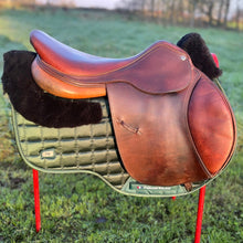 Load image into Gallery viewer, Pessoa 18” Brown Jump Saddle