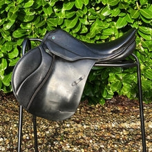 Load image into Gallery viewer, Stubben Scandica 17” Black Jump Saddle