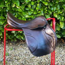 Load image into Gallery viewer, Stubben Genesis 17.5” Brown Jump Saddle