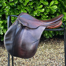 Load image into Gallery viewer, Stubben Siegfried 17.5” Brown Jump Saddle